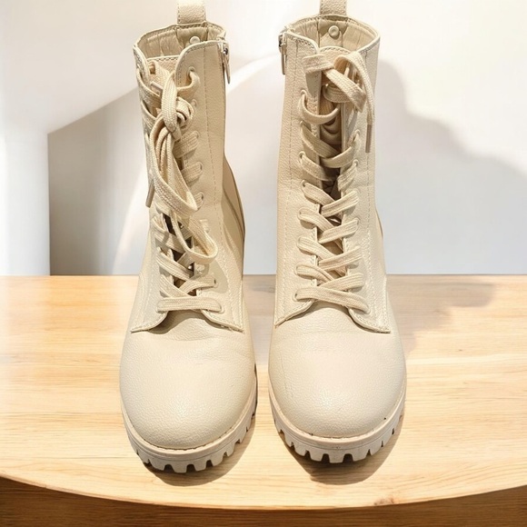 True Craft Shoes - TRUE CRAFT women's size 9 Raylee Hiker boots lace up Ivory smooth round toe